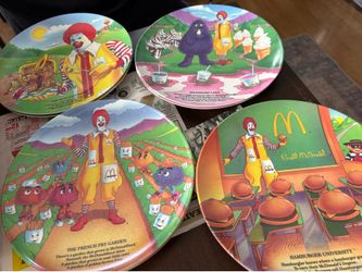 Set of 4 collectors plates $12