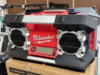 Milwaukee 2790-20 M18 40Watt Rugged AM/FM Jobsite Radio
