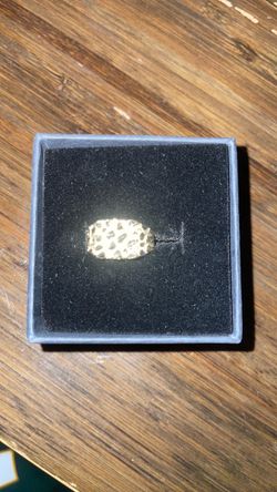 10K Gold nugget Ring size 6 1/4