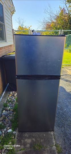 Haier Black Top-Freezer Refrigerator