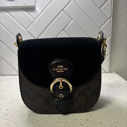 Coach Kleo Shoulder Bag