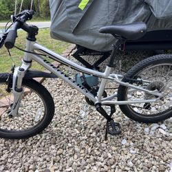Kids Specialized MTN Bike 20”