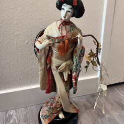 Geisha Doll, Rotating Musical Geisha Figure, Japanese Doll, Musical Doll, Kimono, Vintage Decor, Home Decor, Traditional Costume Doll