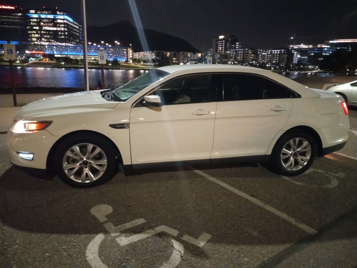 2010 Ford Taurus