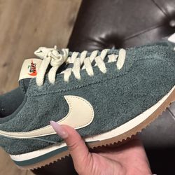 Vintage green Nike Cortez size 6