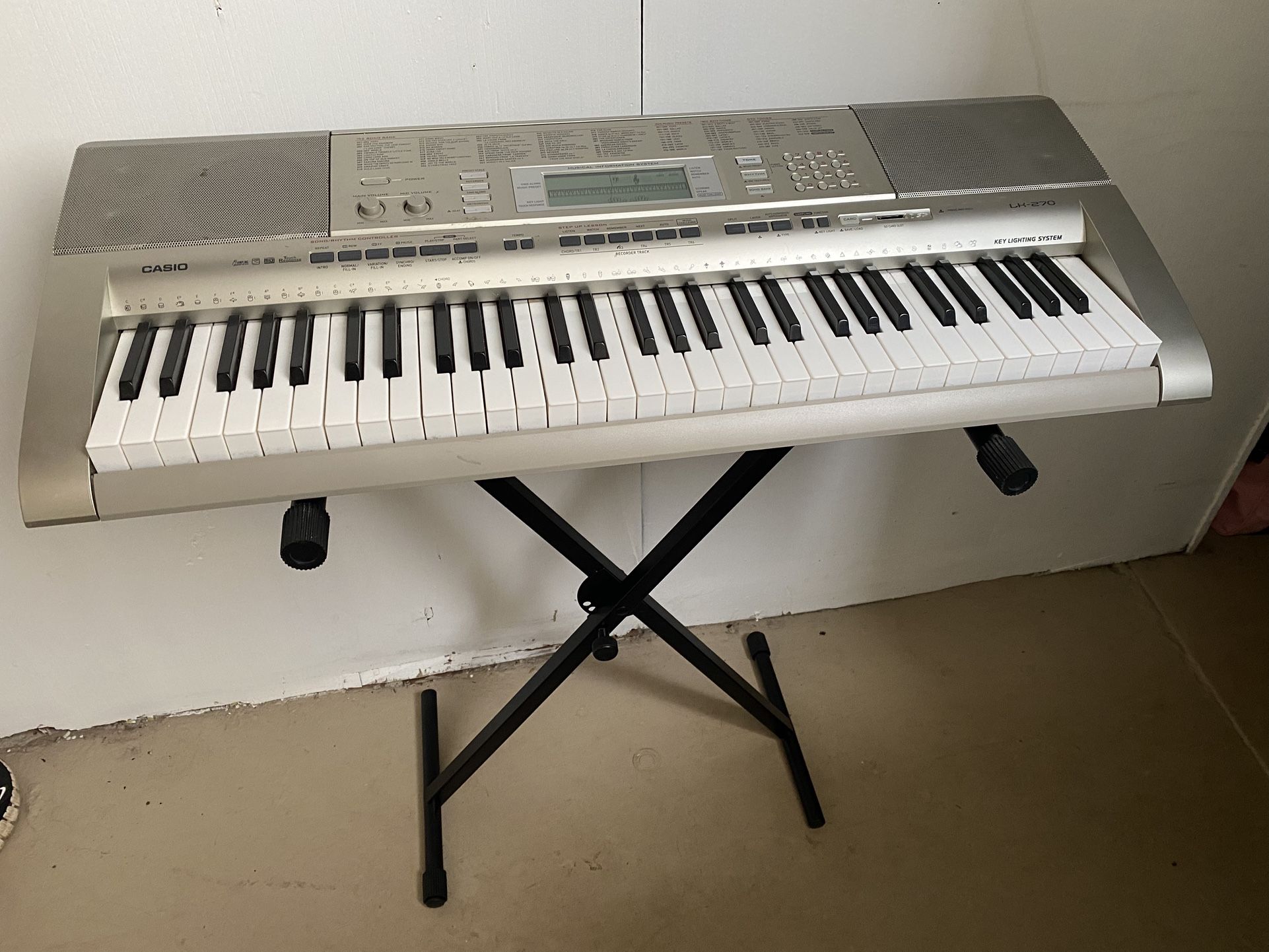 Casio LK 270 Electric Keyboard