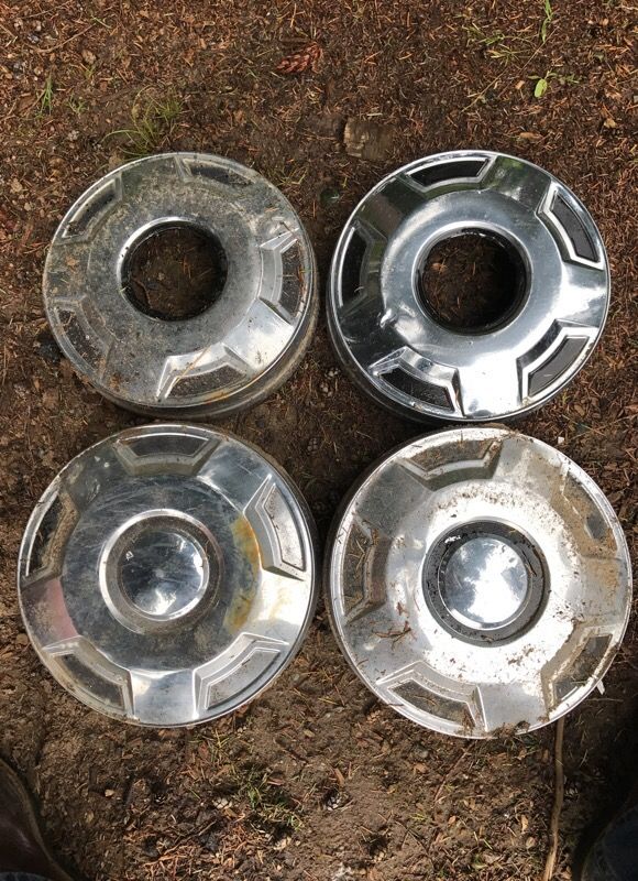 Ford F-250 highboy hub caps