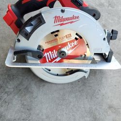 Milwaukee M18 Brushless 7 1/4" Circular Saw ( Tool Only)