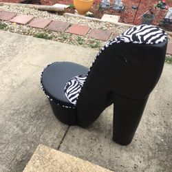 Vendo Una Silla En Forma De Zapatos En 60&