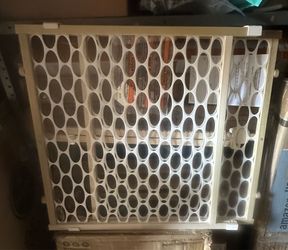 Wide Pet Gate / Safety Gate - Fits Openings 26.5” - 42”
