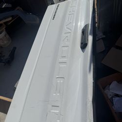 2019-2026 Chevy Silverado 1500 Tailgate OEM