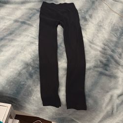 pair of black leggings