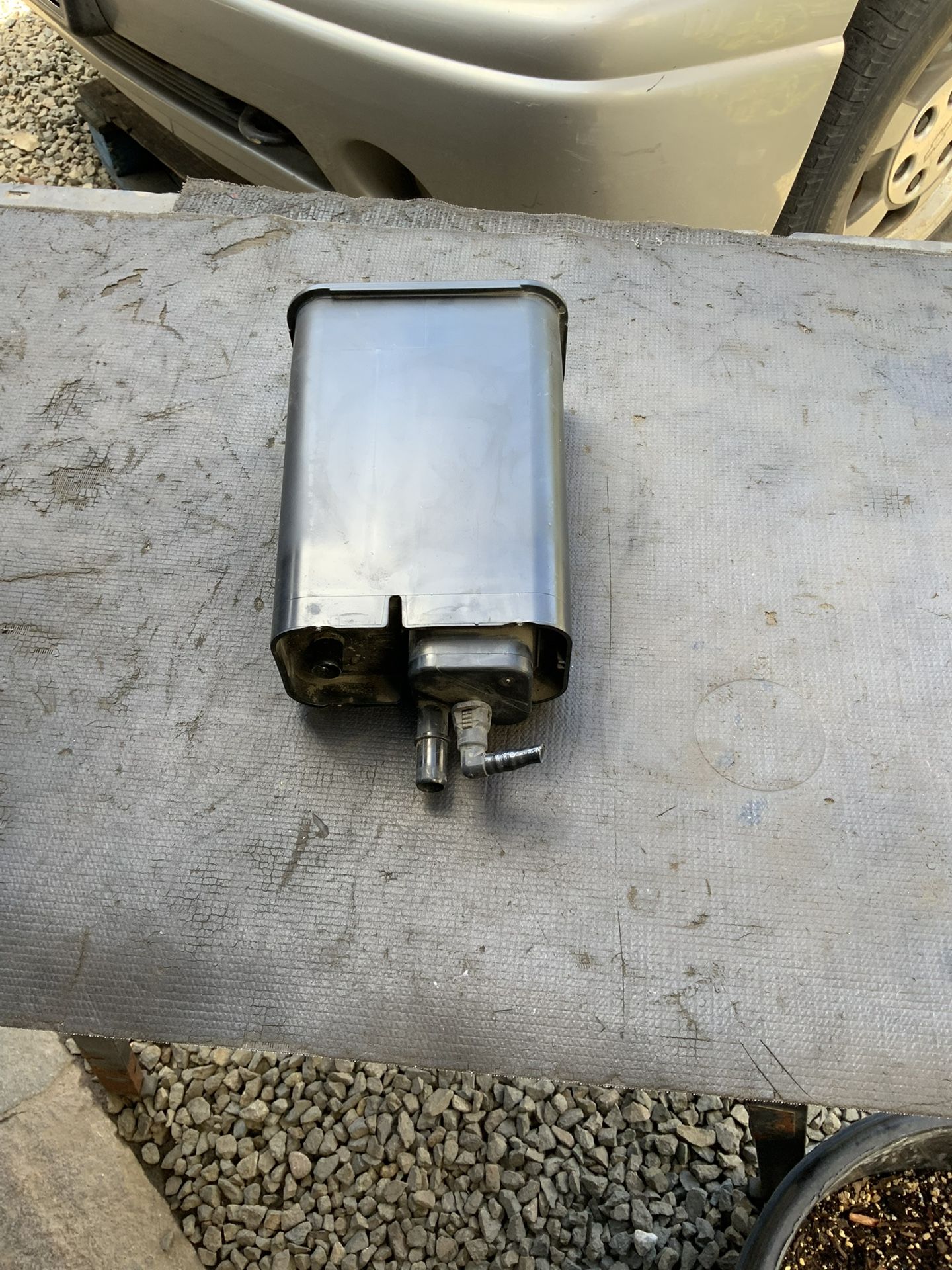 G8 Gt 2009 ( Charcoal Canister )