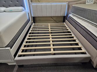 BRAND NEW LIGHT GRAY LE D FULL PLATFORM BEDFRAME
