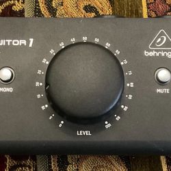 Behringer MONITOR 1