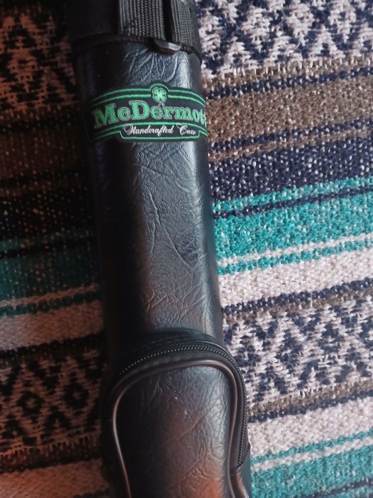 McDermott Pool Stick/case