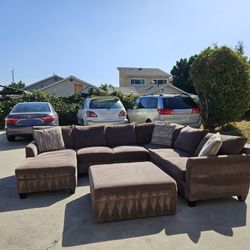 Beautiful Large Sectional Sofa With Ottoman 💥 Free Delivery 💥 
