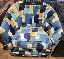 Rooms To Go Swivel Accent Chair – Blue/Teal