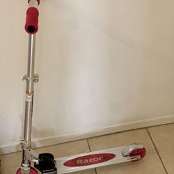 Razor Scooter - Lightweight and Fun!