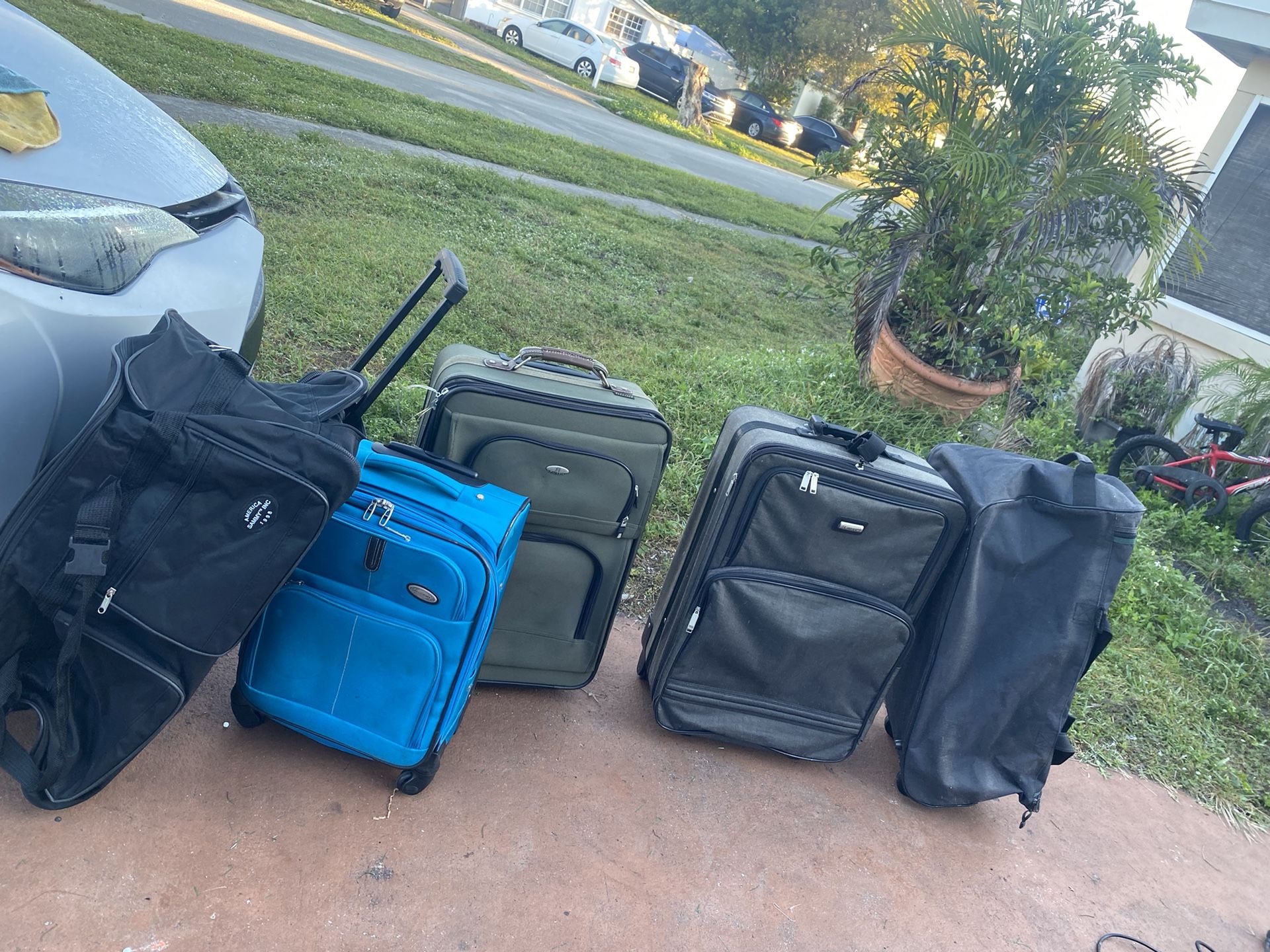3 Luggage And 2 Bag With Wheels Used As Luggage
