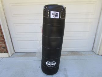 Boxing 100 lb heavy bag-NEW with NEW wall mount hanger