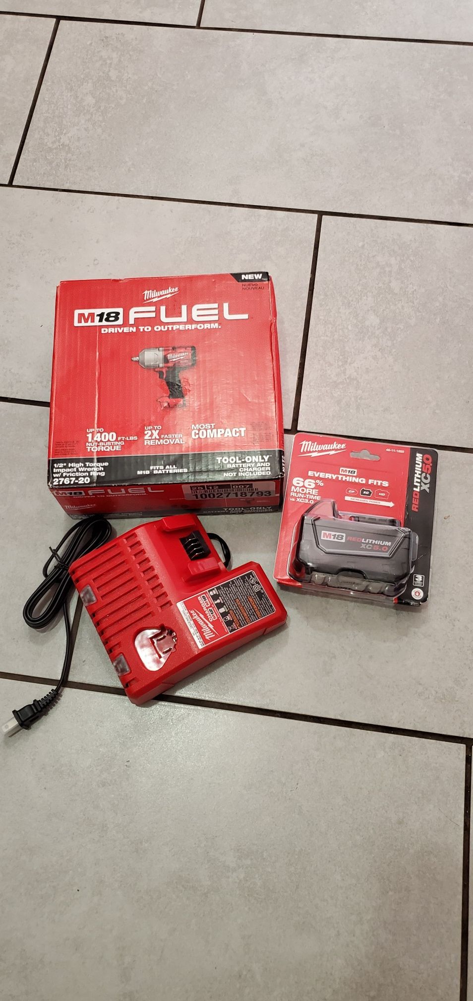 MILWAUKEE M18 VT FUEL BRUSHLESS IMPACT WRENCH 1/2,,,,,1400 FT TORQUE W BATTERIE 5.0 AND CHARGER SET NEW NUEVO