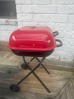 Outdoor charcoal grill