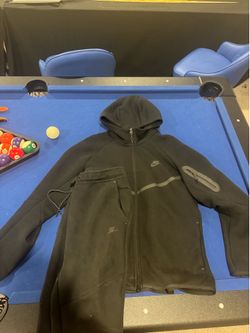 Black Nike tech