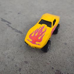 1975 Hot Wheels 4x4 Monster Vette Chevy Corvette Stingray yellow w/Flames