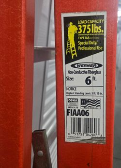Werner Heavy Duty Fiberglass Step ladder