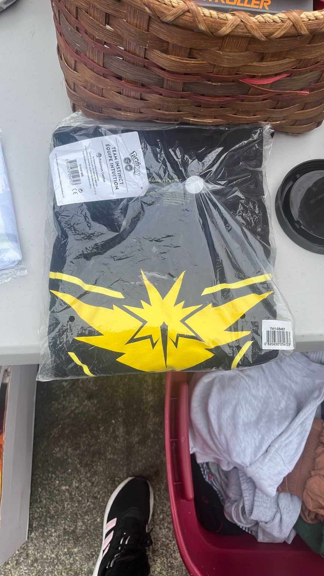 Team instinct Pokémon T-shirt