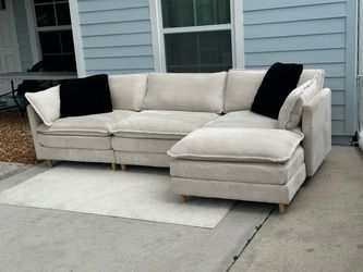 Beige Sectional Couch - Free Delivery 🛻