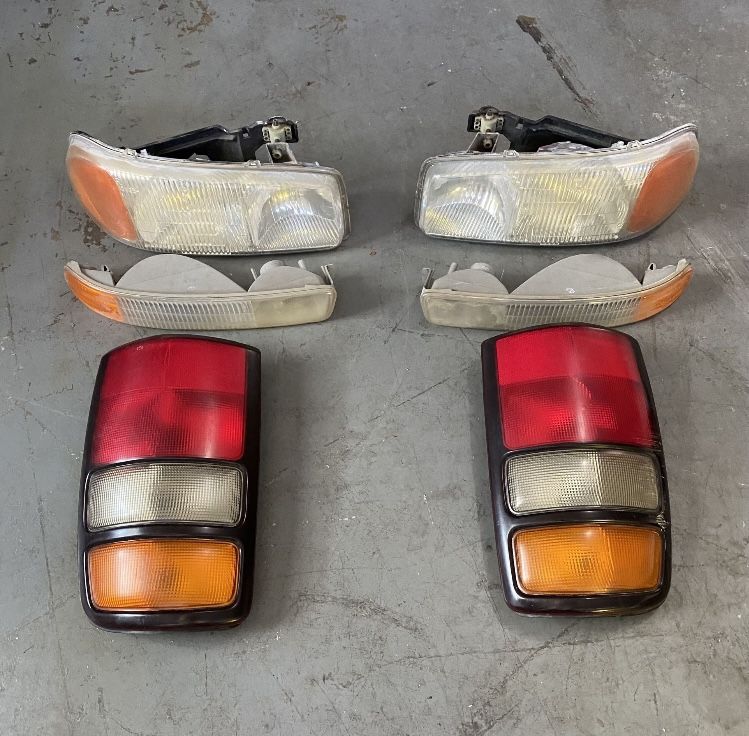 2000-2006 Gmc, Yukon, Headlights And Side, Lens And Tail Lights A Compete Set OEM