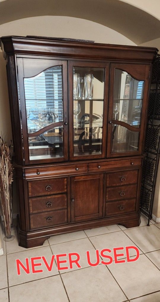 HUTCH / GOOD CONDITION