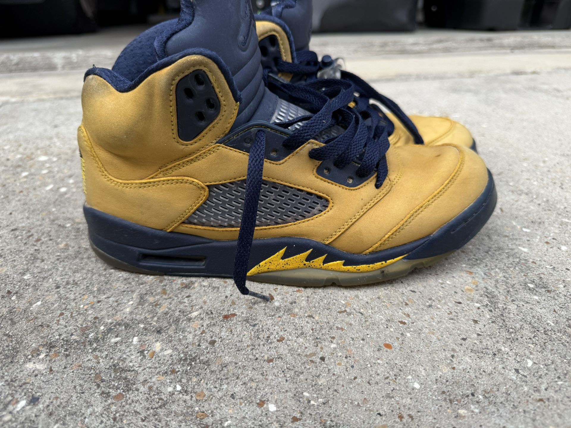 Jordan 5 Retro Michigan