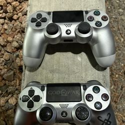2 PLAYSTATION CONTROLLERS SOLD TOGETHER  “ NO ISSUES “ $65