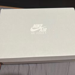 White Nike Air Force 1s Men’s 6.5 Women’s 8
