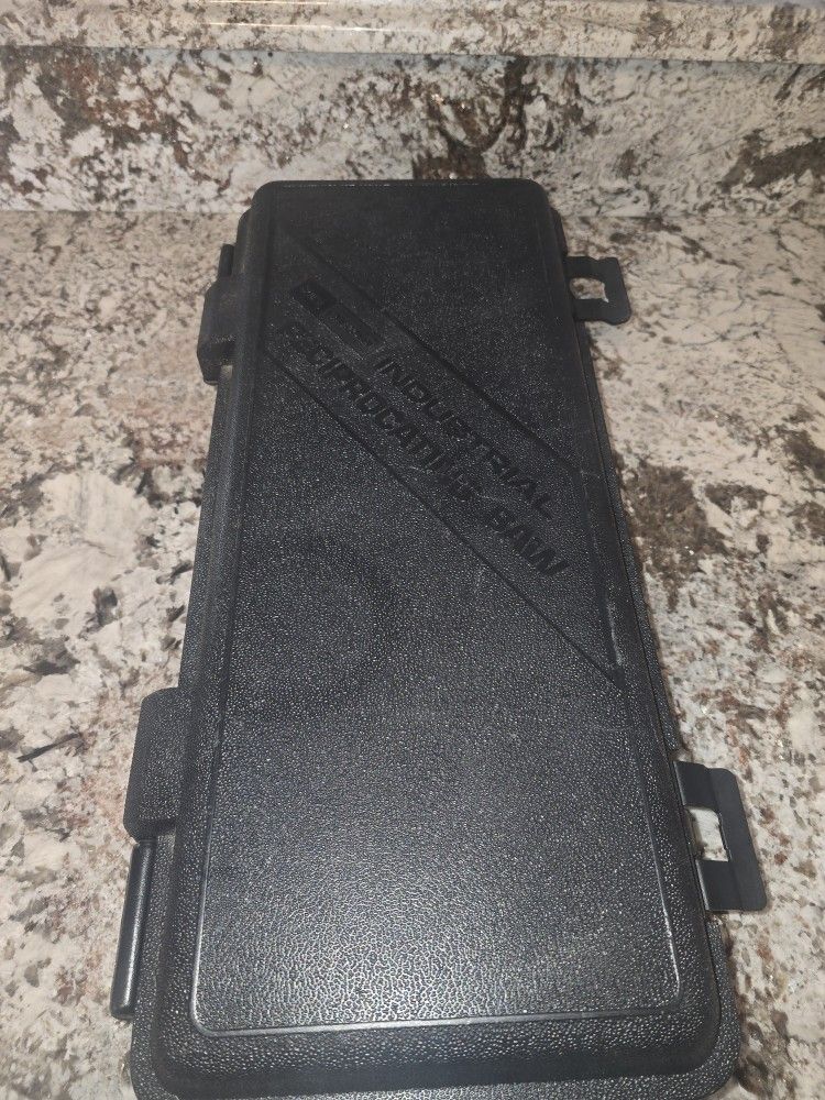 Reciprocating Saw 6 Amp W/ Case and blades