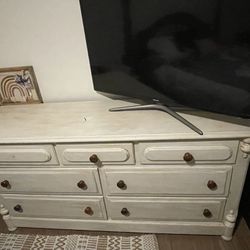 Dresser. $100. Sturdy, Refinished. 7 Drawers