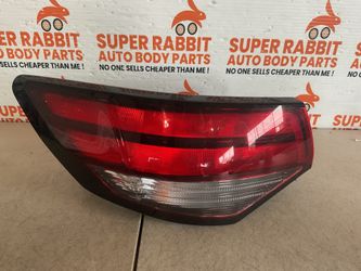 2020 Sentra driver outer halogen tail light good offer original 2023😍
