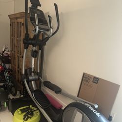 Norditrack SpaceSaver SE7i Rear Drive Smart Elliptical Black