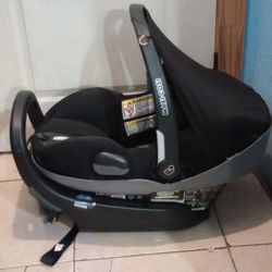 Maxi Cosi Prezi Infant Car Seat With Car Base.. Adjustable Headrest..Read Description 