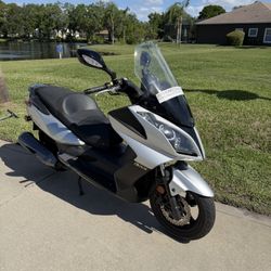2013 KYMCO Downtown 300i