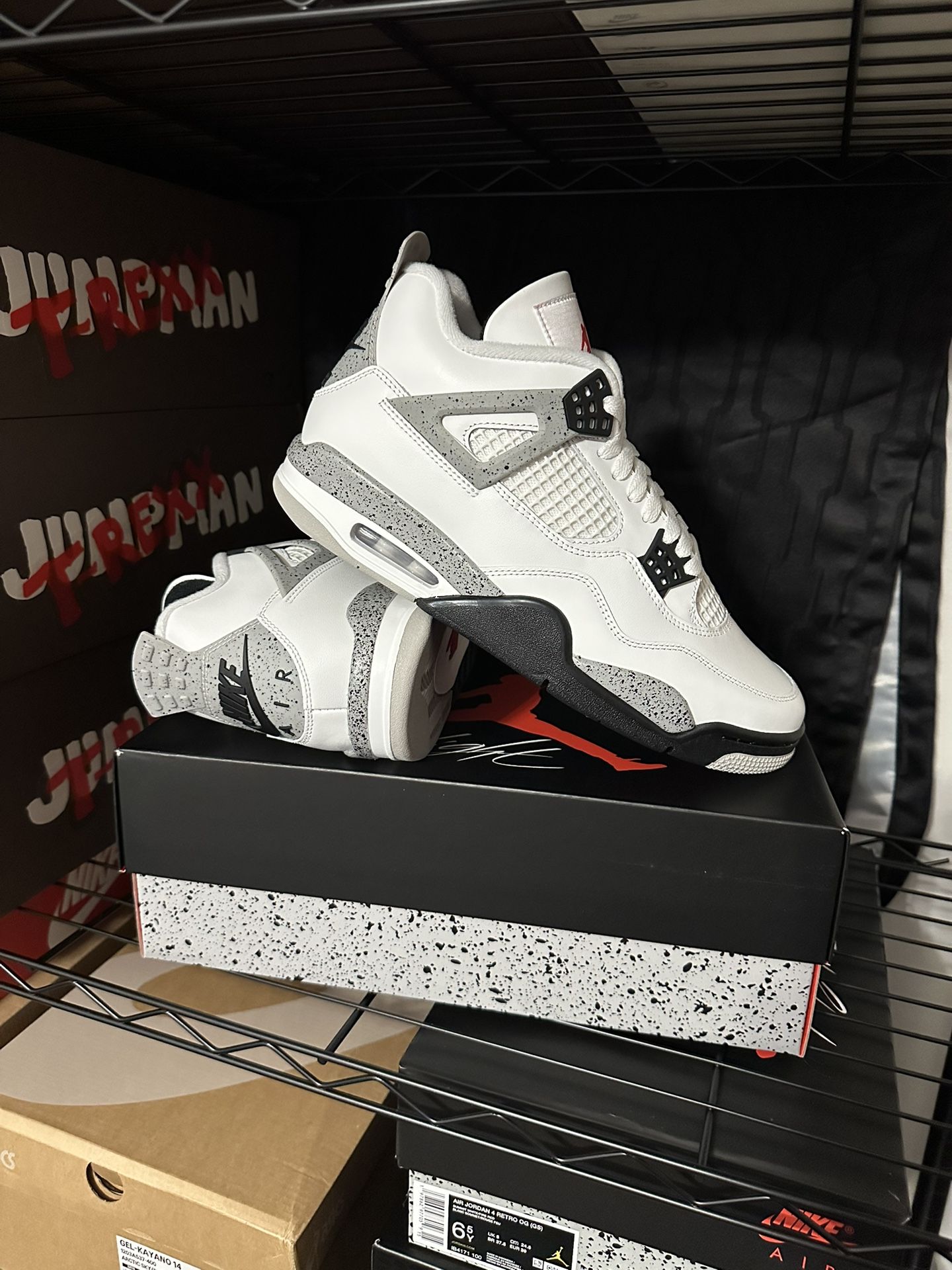 Jordan 4 White cement