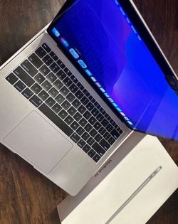 Apple MacBook Air 13” Retina Display