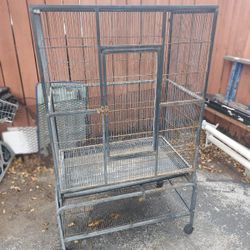 Jaula De Pajaros Grande Muy Buena De Hierro 