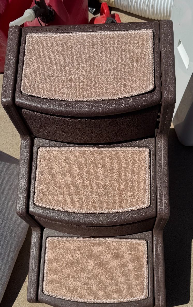 Brown Medium Dog Stairs. 