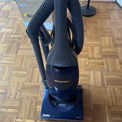 UpRight Vacuum Cleaner by Kenmore . IntelliClean Drive
