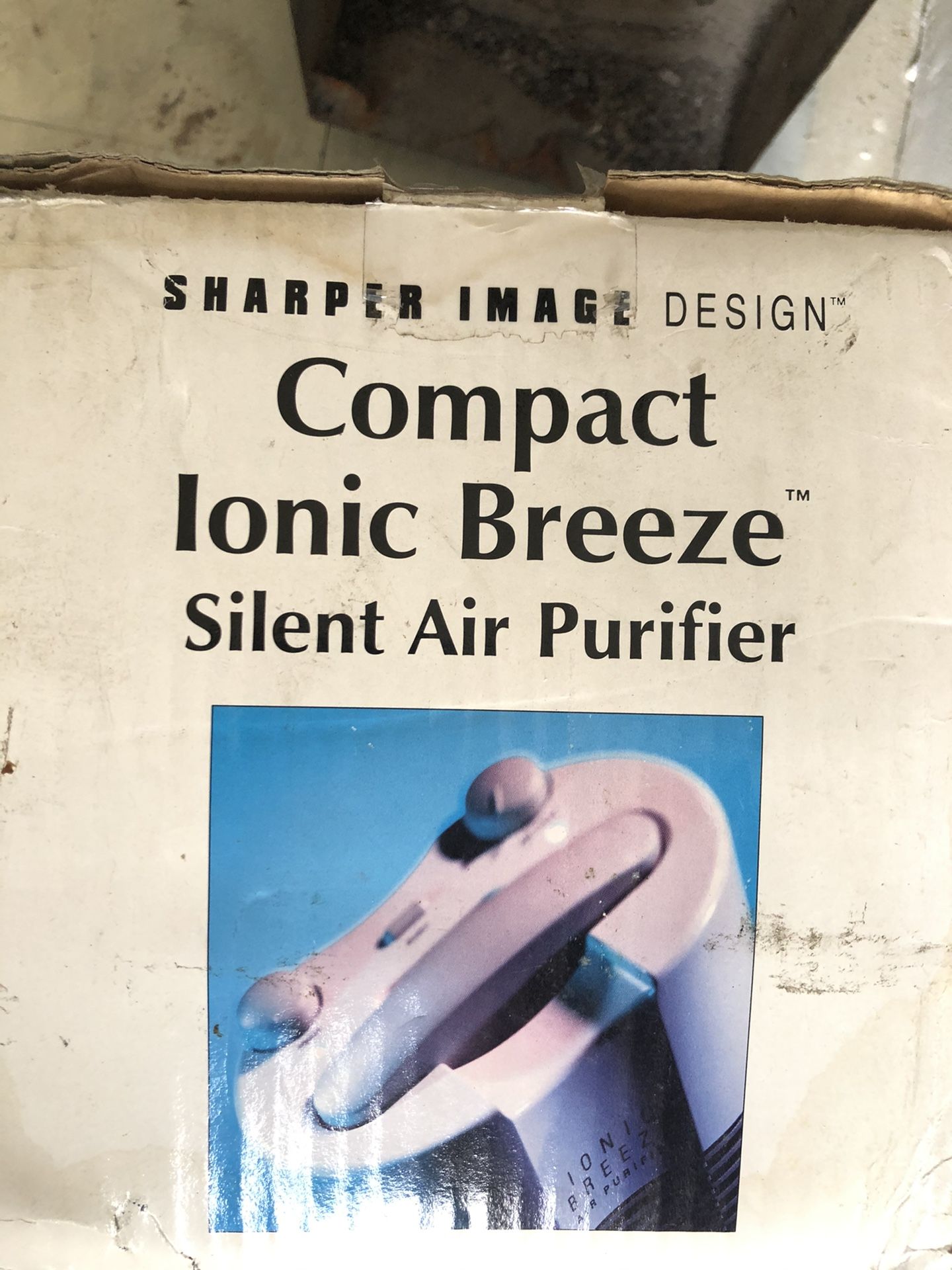 Compact ionic breeze silent air purifier