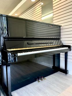 1990 Yamaha Upright piano Free delivery and tuning